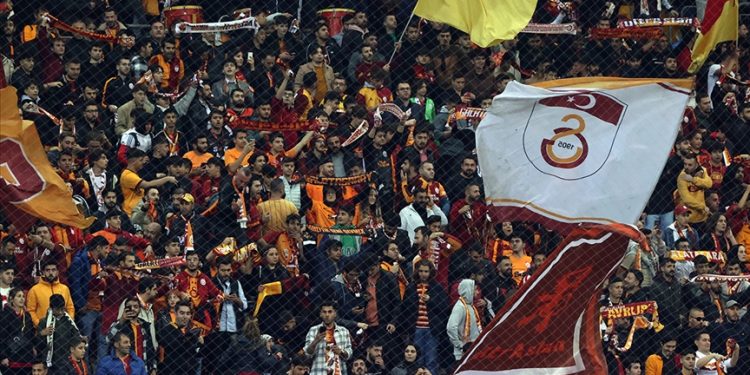 Spor Toto Süper Lig'in 18. haftasında oynanacak olan Fenerbahçe-Galatasaray derbisine deplasman taraftarı alınmayacak.