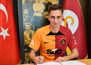 Galatasaray'da Özgür Baran Aksaka'ya yeni sözleşme