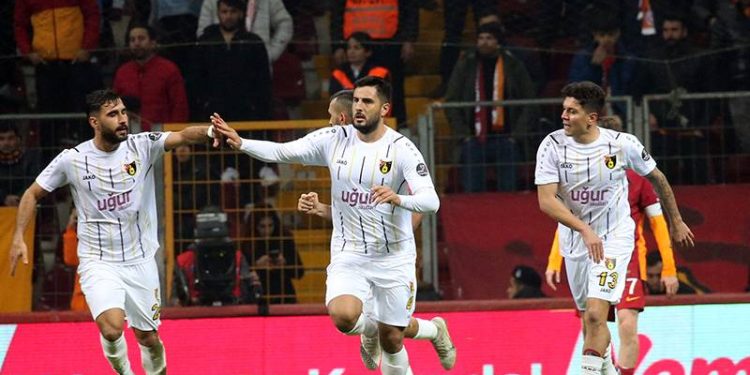 Galatasaray'dan İstanbulspor'un stoperi Mehmet Yeşil'e yakın takip