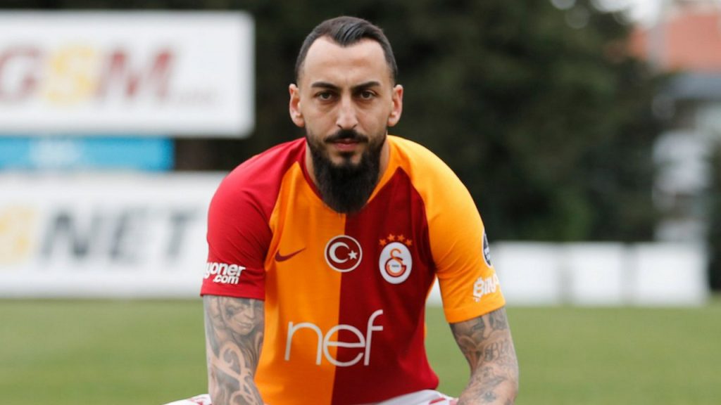 Galatasaray'ın eski oyuncusu Kostas Mitroglou futbolu bıraktı