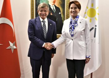 Gazeteci Ahmet Takan’dan bomba iddia: ‘Davutoğlu, Akşener’den 40 milletvekili istedi’