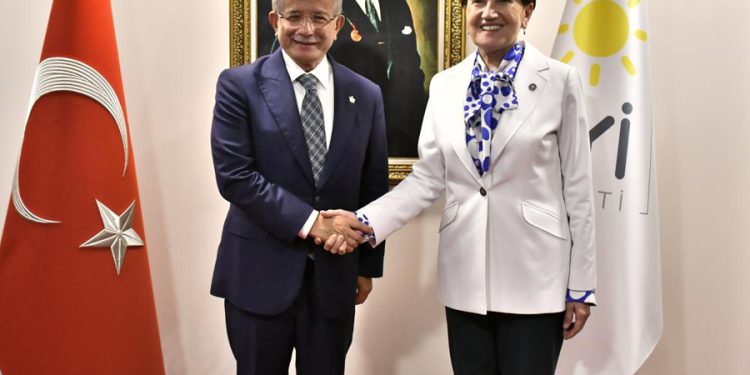 Gazeteci Ahmet Takan’dan bomba iddia: ‘Davutoğlu, Akşener’den 40 milletvekili istedi’