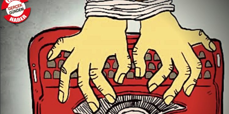 Gazeteciye gönderilen Roma Mitolojisine ait kartpostal müstehcen sayıldı!