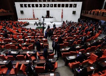 Gizli tanıklık hukuka ne kadar zarar veriyor?: HDP'nin araştırma önerisi Meclis'te reddedildi