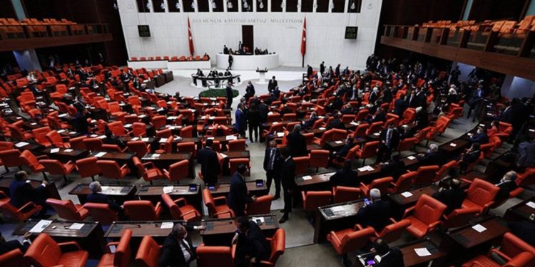 Gizli tanıklık hukuka ne kadar zarar veriyor?: HDP'nin araştırma önerisi Meclis'te reddedildi