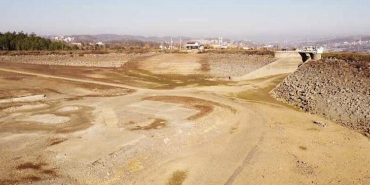 Gökçe Barajı'nda su seviyesi azaldı: Yalova'nın 30 günlük suyu kaldı