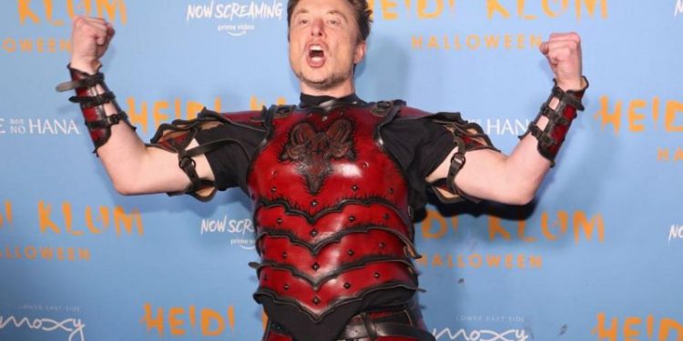 2022 yılında yaşadığı büyük kayıplarla Elon Musk, tarihteki en büyük kişisel servet kaybı rekoruna ismini yazdırdı.