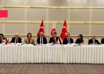 Gültekin Uysal: Başörtüsü için Altılı Masa yeni anayasa taslağı hazırlayacak