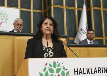 Halkların Demokratik Partisi (HDP) Eş Genel Başkanı Pervin Buldan Altılı Masa'ya kendi adaylarını desteklemeleri çağrısında bulundu. Buldan, "Altılı Masa'nın adayının bizim adayımız lehine çekilmesi durumunda adayımızın birinci turda kazanma şansının çok yüksek olduğunu söylemek isterim" dedi.
