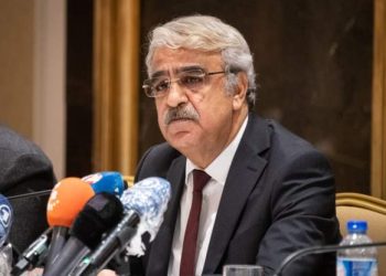 HDP Eş Genel Başkanı Mithat Sancar, partisinin Meclis grup toplantısında yaptığı konuşmada, HDP'ye yönelik kapatılma davası ve AKP'nin anayasa değişikliği önerisi hakkında açıklamalarda bulundu.