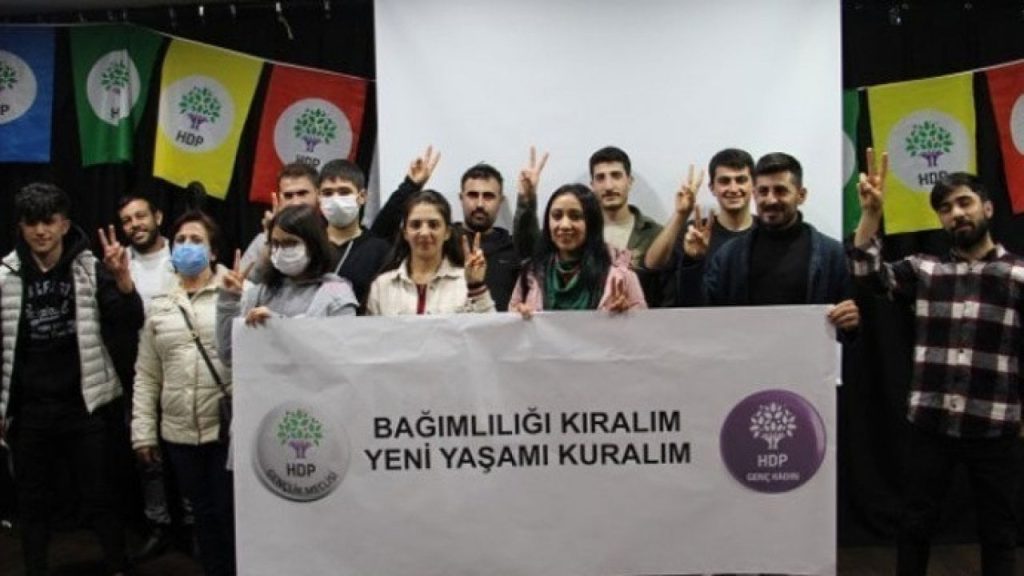 HDP Gençlik Meclisi üyelerinin yargılandığı dava ertelendi