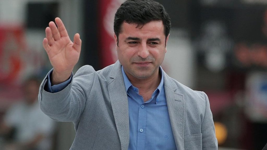 HDP, bloke kararına karşı 'Hazinemiz Halkımız' kampanyası başlattı