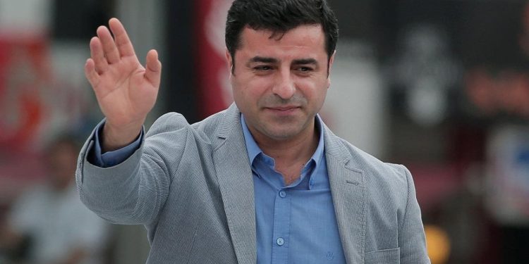HDP, bloke kararına karşı 'Hazinemiz Halkımız' kampanyası başlattı