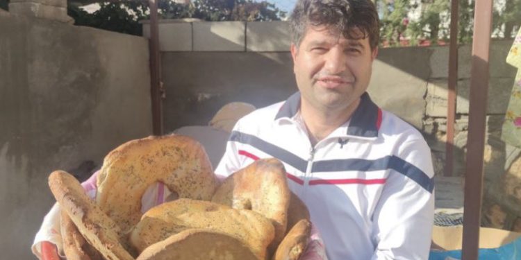 HDP eski milletvekili Mehmet Ali Aslan, sobadan sızan gazdan zehirlendi; dua bekliyor
