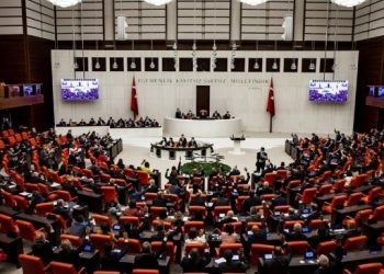 HDP hesaplarına bloke kararı: AYM kimin emrinde?