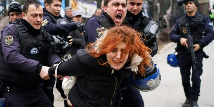 HRW'den zehir zemberek Türkiye raporu: 'Hükümet seçim öncesi medya ve yargıda güçlü denetim uyguluyor'