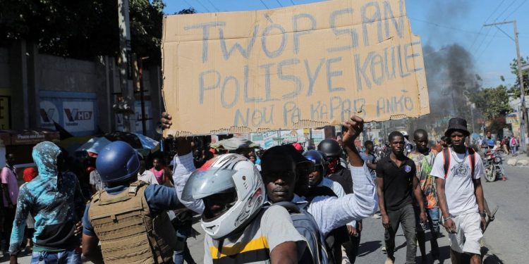 Haiti'de polisler Başbakan Henry'nin özel konutuna saldırdı