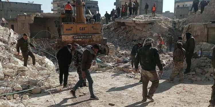 Halep'in Kürt mahallesi Şeyh Maksud'da çöken binada ölü sayısı 19'a yükseldi