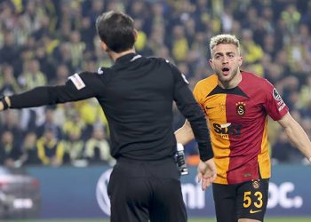 Halil Umut Meler'e çok ama çok sinirlendim, olmayan fauller çalındı, olan faulleri çalmadı