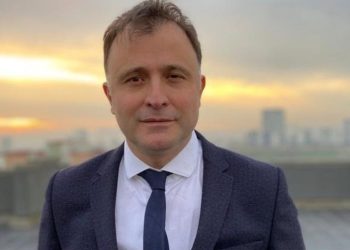 Halk TV'de bir üst düzey istifa daha: Hakan Çelenk görevi bıraktı