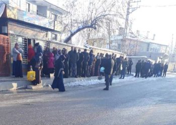 Halk ucuz ekmek kuyruğunda, kayyım 199 milyon TL’ye havuz yaptırıyor