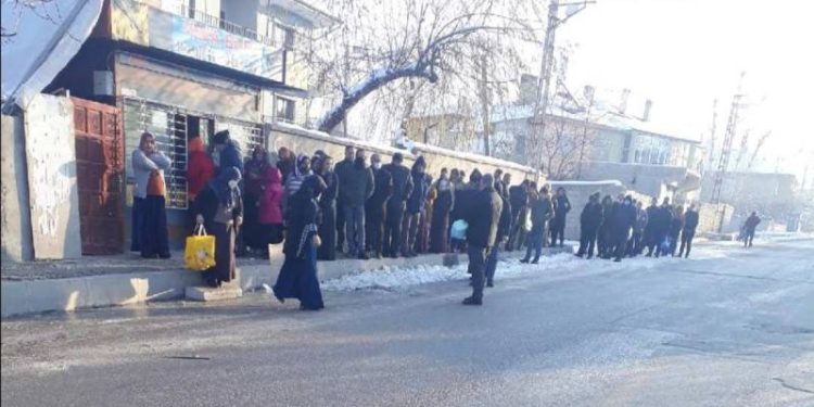 Halk ucuz ekmek kuyruğunda, kayyım 199 milyon TL’ye havuz yaptırıyor