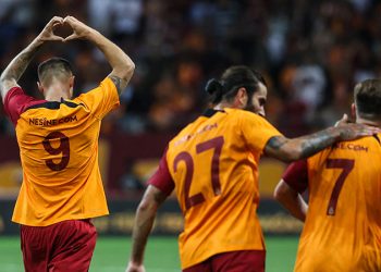 Haris Seferovic'e yol göründü