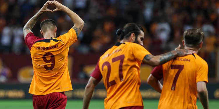 Haris Seferovic'e yol göründü