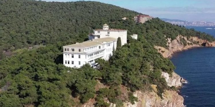 Heybeliada Sanatoryumu’nun Diyanet’e tahsisi iptal edildi