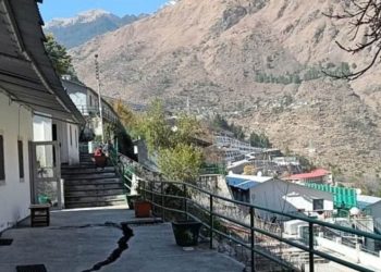 Himalayalar'da 'batan kasaba' tahliye ediliyor