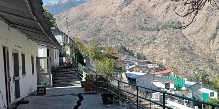 Himalayalar'da 'batan kasaba' tahliye ediliyor