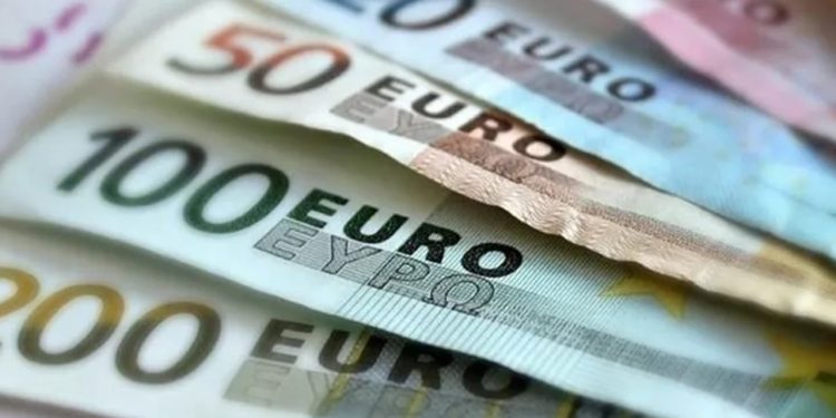 Hırvatistan euro kullanmaya başladı