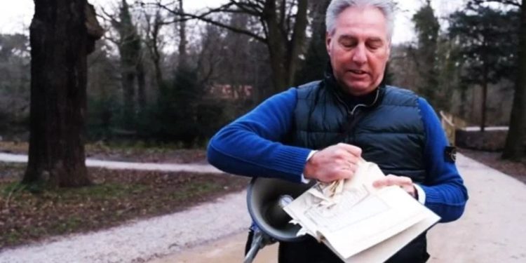 Hollanda'da ırkçı siyasetçi Kuran yırttı, büyükelçi bakanlığa çağırıldı