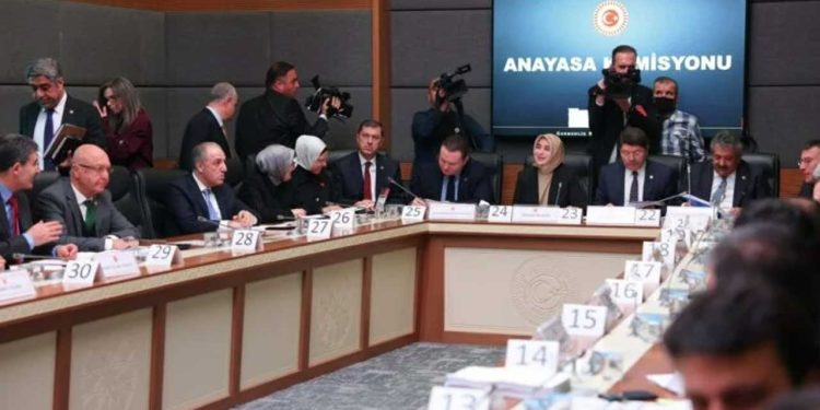 İYİ Parti ve CHP’den başörtüsü için ortak önerge