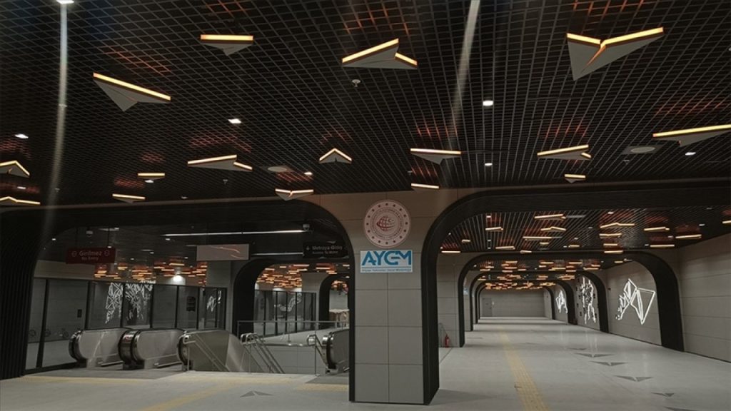 İYİ Partili Sarı: Havalimanı metrosu o kadar entegre ki, nefesim kesildi!