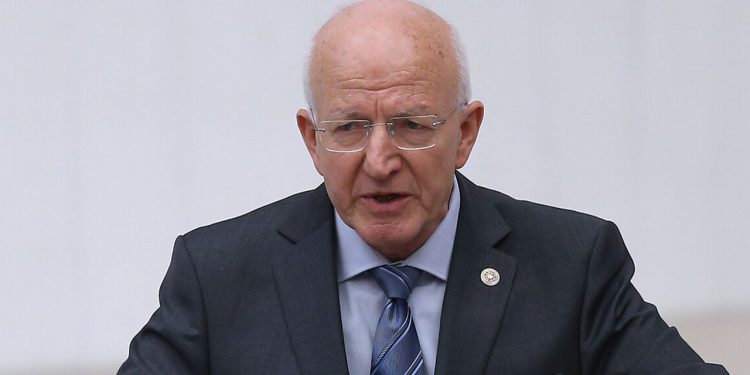 İbrahim Kaboğlu: Anayasa Mahkemesi çok geç ama önemli bir karar verdi