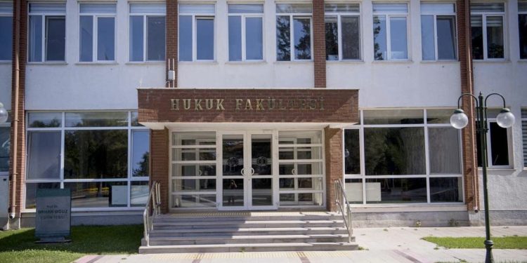 İddia: HDP kapatma davasını işaret ederek soru soran akademisyen görevden uzaklaştırıldı