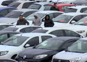 Otoshops Genel Müdürü Melih Mutlu, sıfır kilometre araç bulunurluğunun düşük olması nedeniyle, ikinci ele talebin arttığını belirterek, "Bu nedenle ocaktan bu yana fiyatlar, ortalama yüzde 6 arttı" dedi.