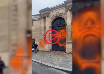 İklim aktivistleri bu defa Fransa başbakanlık binasını hedef aldı