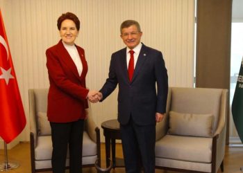 İlk ziyareti Davutoğlu'na gerçekleştirdi