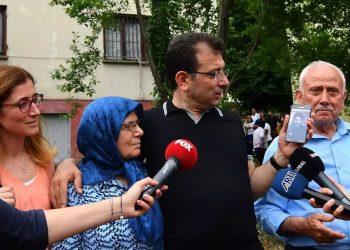 İmamoğlu, anne ve babasıyla umreye gidiyor