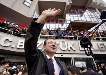 İmamoğlu’ndan Erdoğan’a ‘fırça’ eleştirisi: Her şeyi bilen arkadaşlarınıza kızın