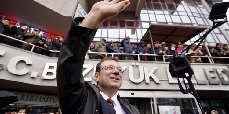 İmamoğlu’ndan Erdoğan’a ‘fırça’ eleştirisi: Her şeyi bilen arkadaşlarınıza kızın