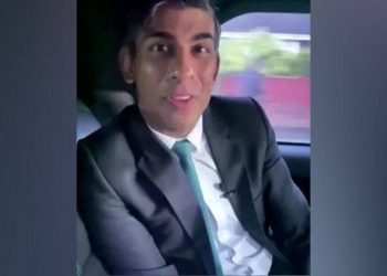 İngiltere Başbakanı Sunak emniyet kemeri takmadığı için para cezasına çarptırıldı