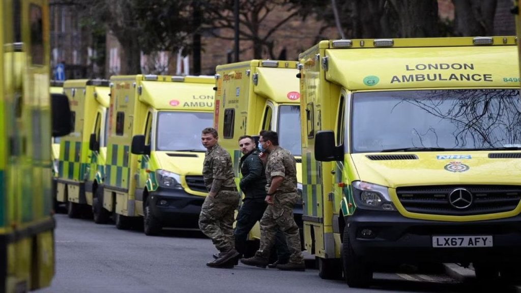 İngiltere'de grev dalgası sürüyor:  10 bin ambulans personeli greve gidecek