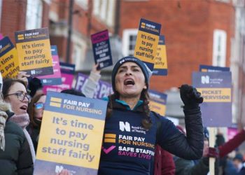 İngiltere’de hemşireler önümüzdeki ay daha büyük bir grev planlıyor