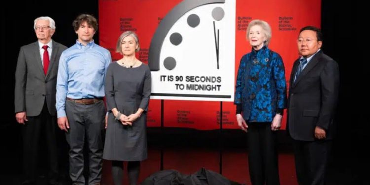 "İnsanlığın kendini yok etmesine en yakın süre"