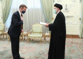 İran, İngiltere Büyükelçisini Dışişleri Bakanlığına çağırdı