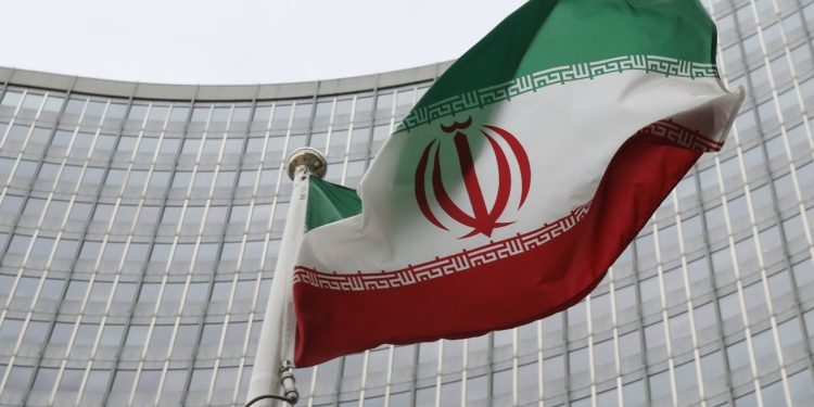 İran, İngiltere'nin Tahran Büyükelçisi'ni bakanlığa çağırdı