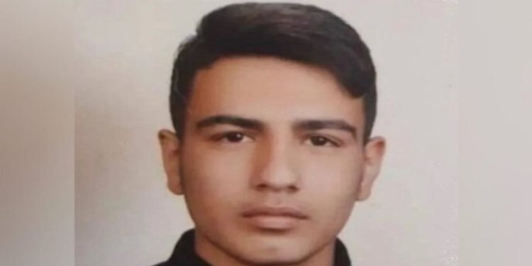 İran'da 18 yaşındaki eylemciye iki kez idam cezası